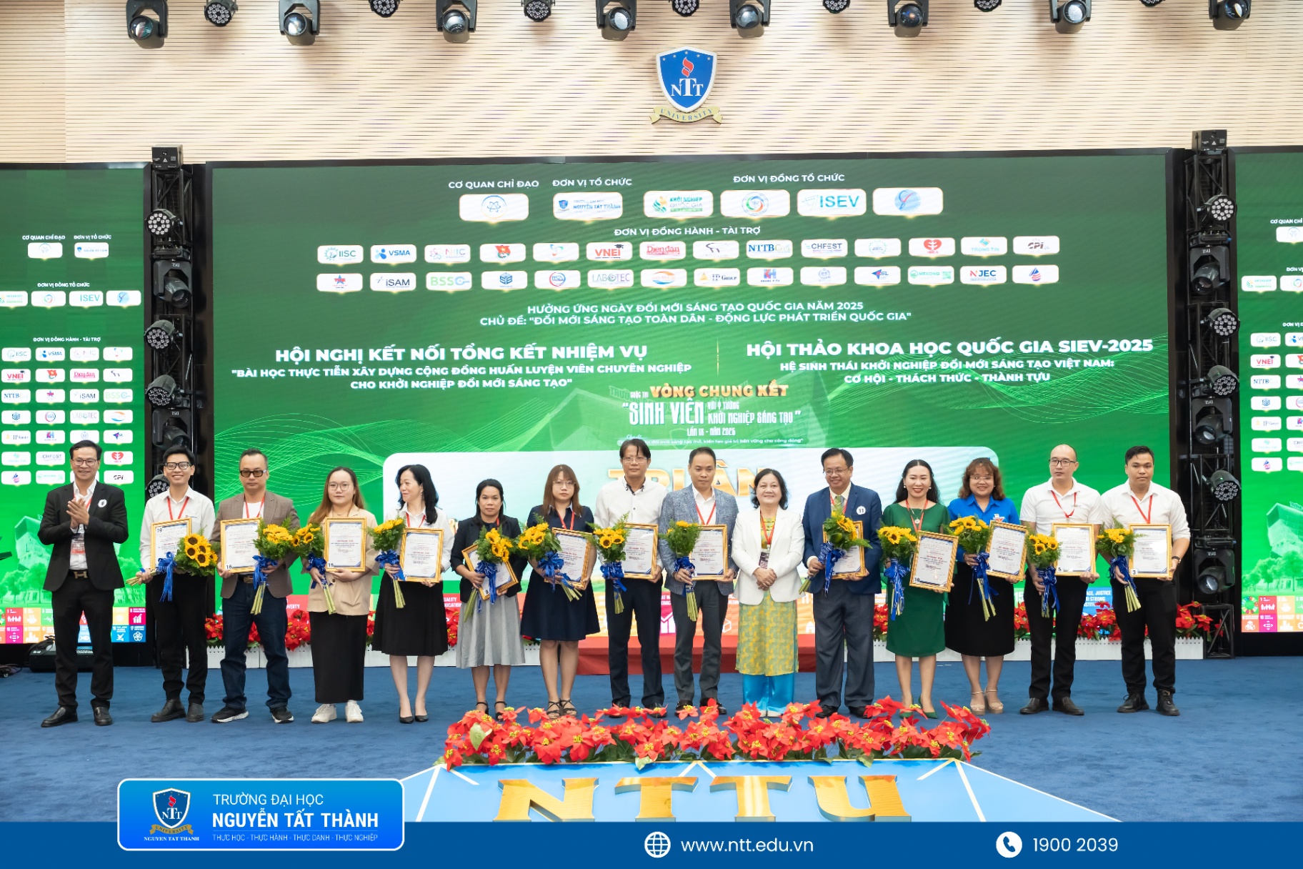 Vinh danh đại biểu SIEV-2025