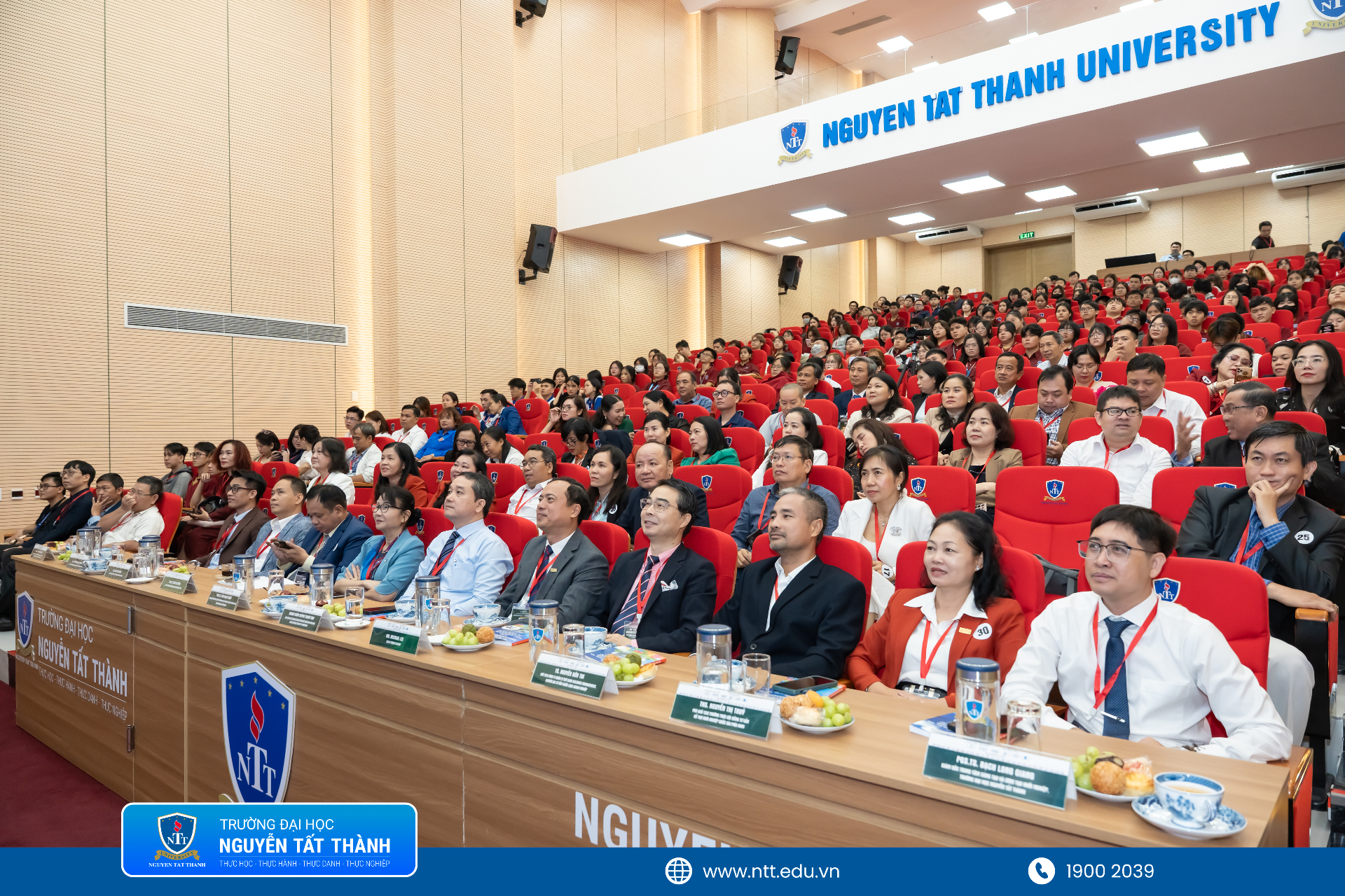 Toàn cảnh hội trường Nguyễn Tất Thành